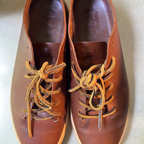 Clae leather sneakers like new - Picture 5 of 7